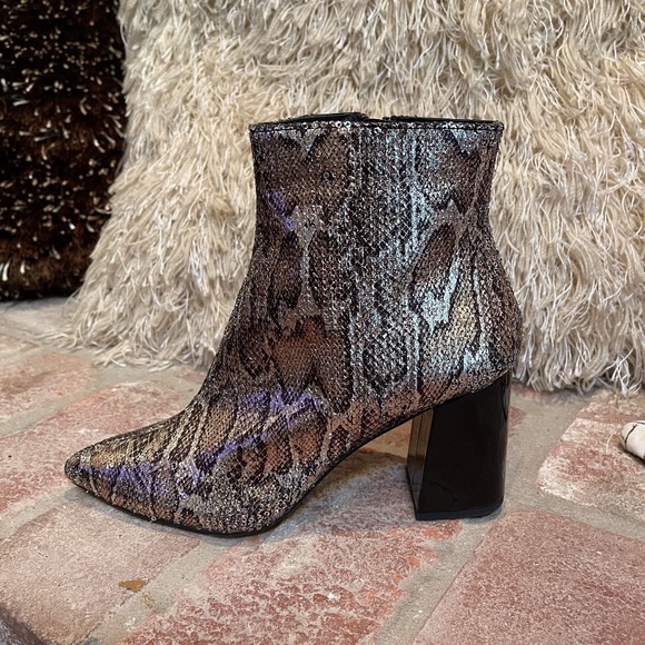Betsey Johnson size 8.5 Metallic Sequined Boots